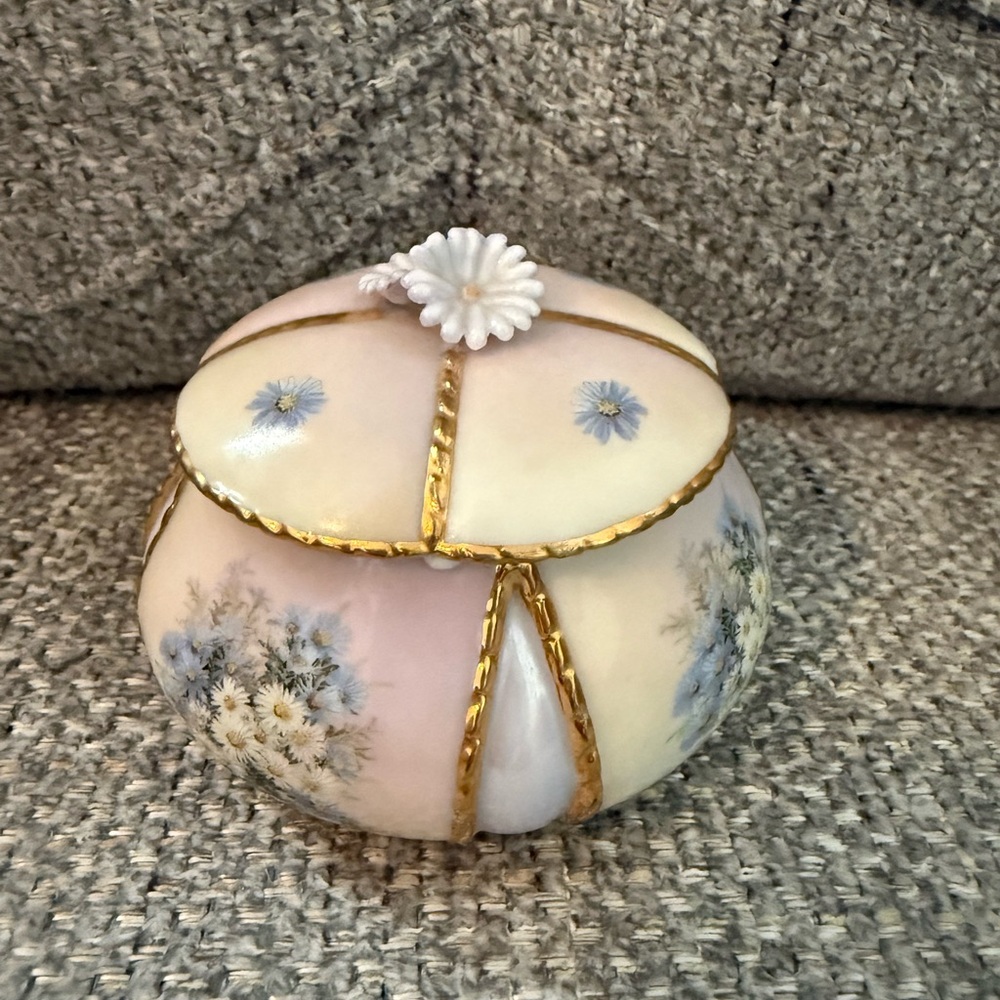 Floral Ceramic Trinket MusicBox with Gold Accents